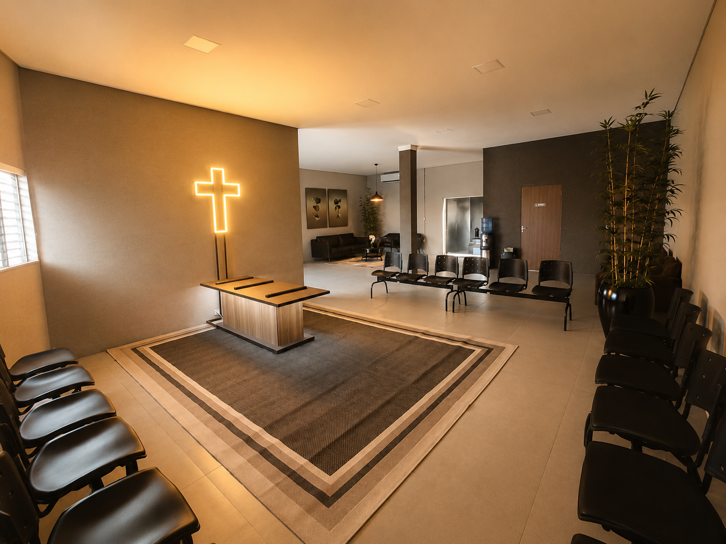 Sala de velório do Grupo AMAS com cruz iluminada